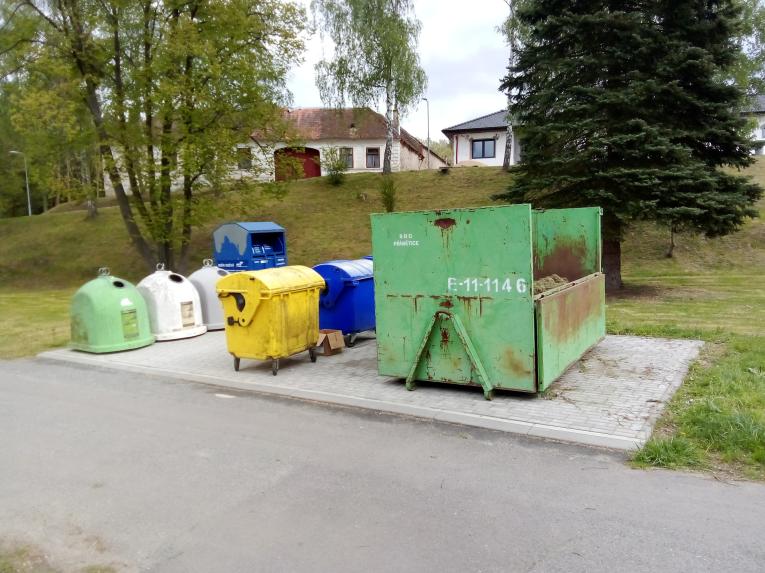 Starý Petřín - kontejnerové stání